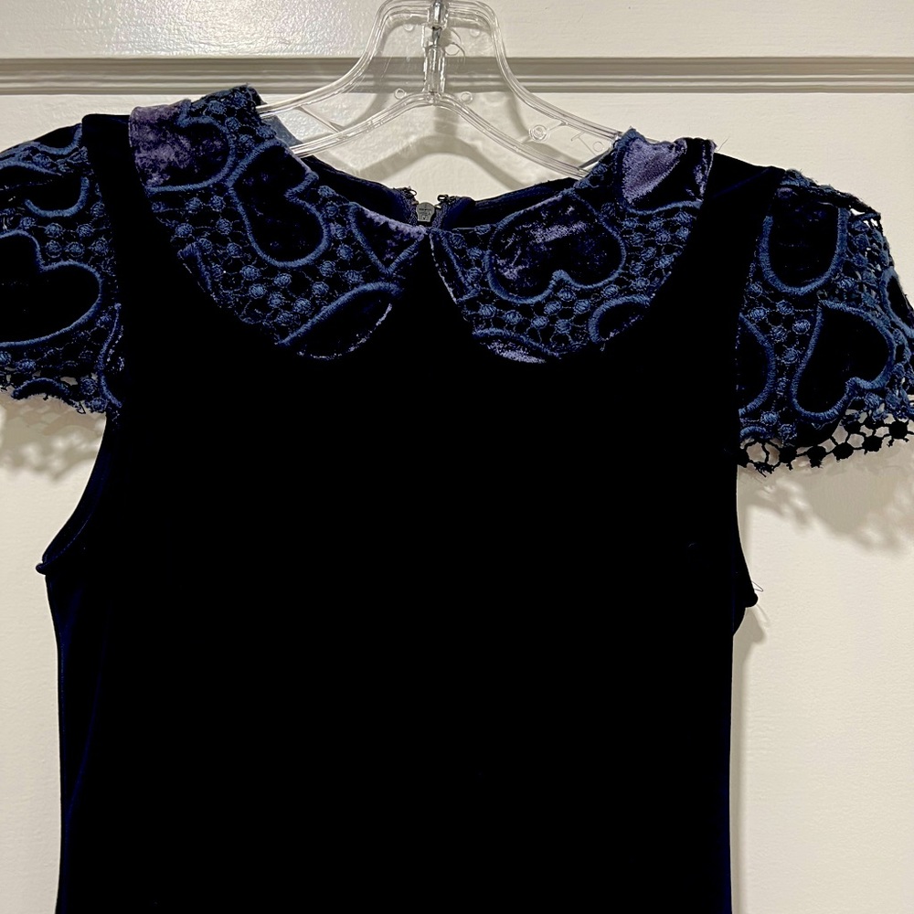 Alice and Olivia Peter Pan collar heart xs like new